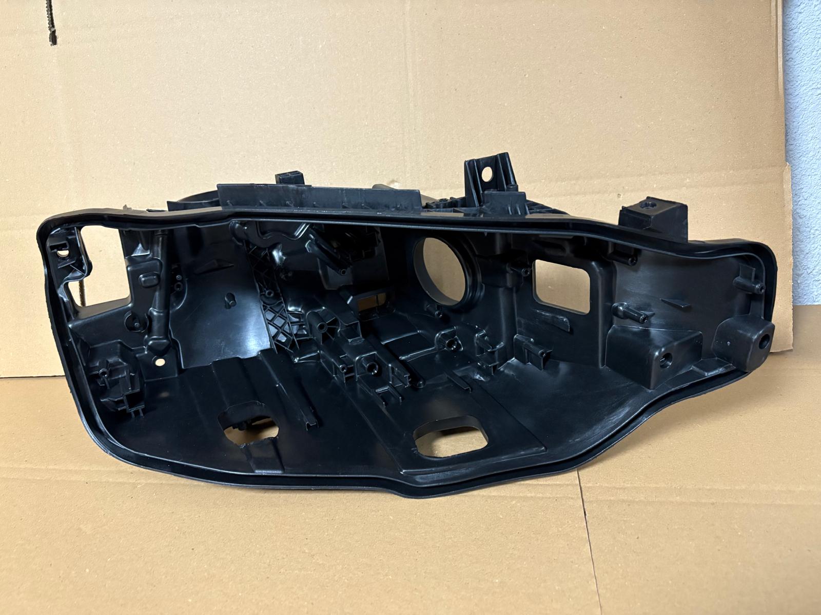 16-18 3 SERİSİ F30 LCİ FAR KASASI SOL - L